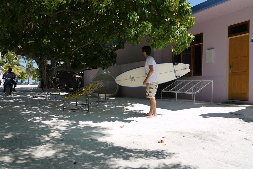 Jail Break Surf Inn Himmafushi Exterior photo