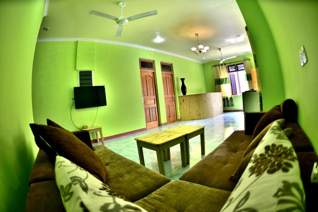 Jail Break Surf Inn Himmafushi Exterior photo