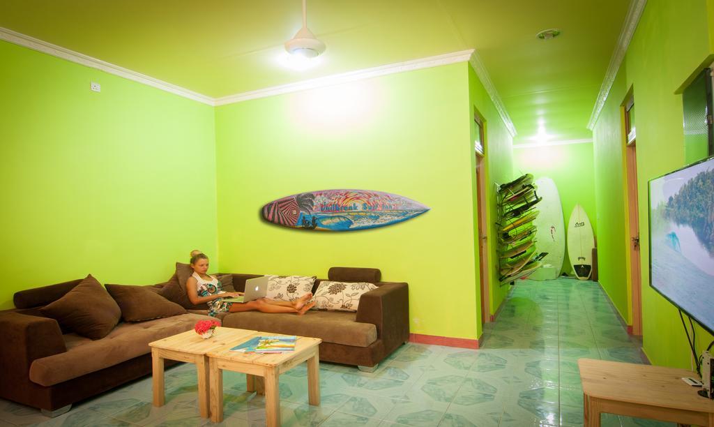 Jail Break Surf Inn Himmafushi Exterior photo